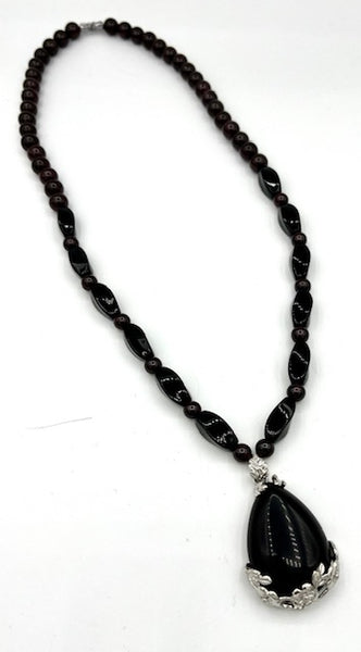 Natural Black Agate & Garnet Gemstone Peaded Necklace with Black Agate Pendant