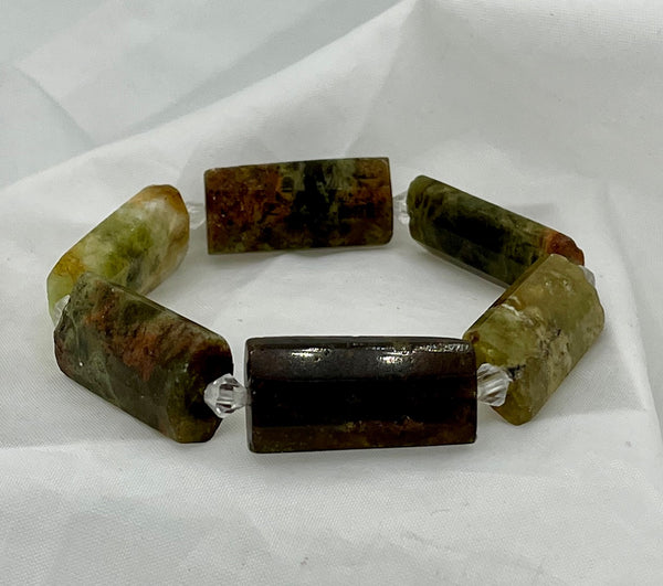 Natural Green Garnet Gemstone Faceted Rectangle & Glasss Beaded Stretch Bracelet