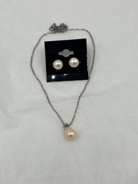 Natural Pink pearl Gemstone Pendant on Chain Necklace and Stud Earrings Set