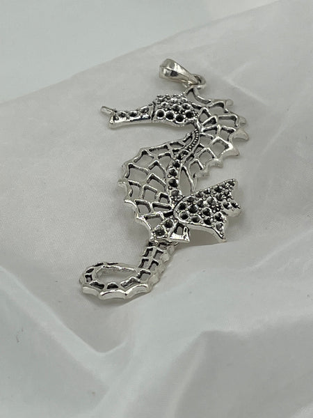 Large Silvertone Filligree Movable Seahorse Pendant Nautical Jewelry