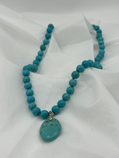Natural Turquoise Gemstone Round Beaded Necklace with Oval Pendant