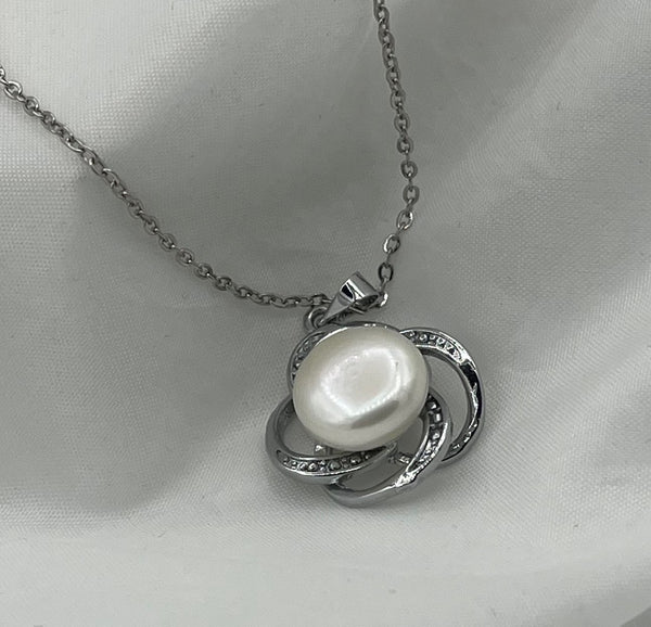 Natural White Pearl Gemstone and Silvertone Flower Pendant on 18" Chain Necklace