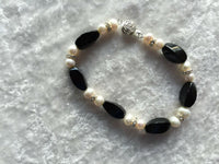 Natural Black Onyx and Pearl Gemstone Beaded bracelet