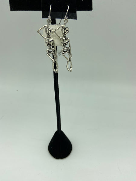 halloween silvertone hanging skeleton charm dangle earrings